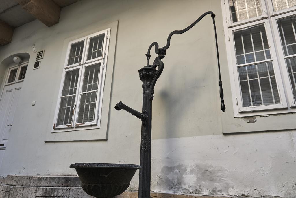 Karolyi Garden | Hostaid Lejlighed Budapest Eksteriør billede